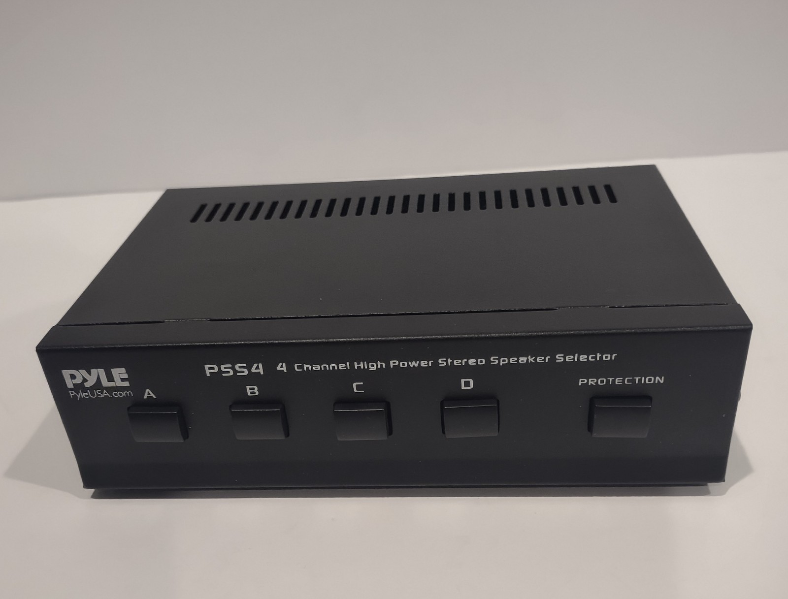 PYLE 4-Zone Speaker Switch Selector Premium Distribution Box PSS4 US