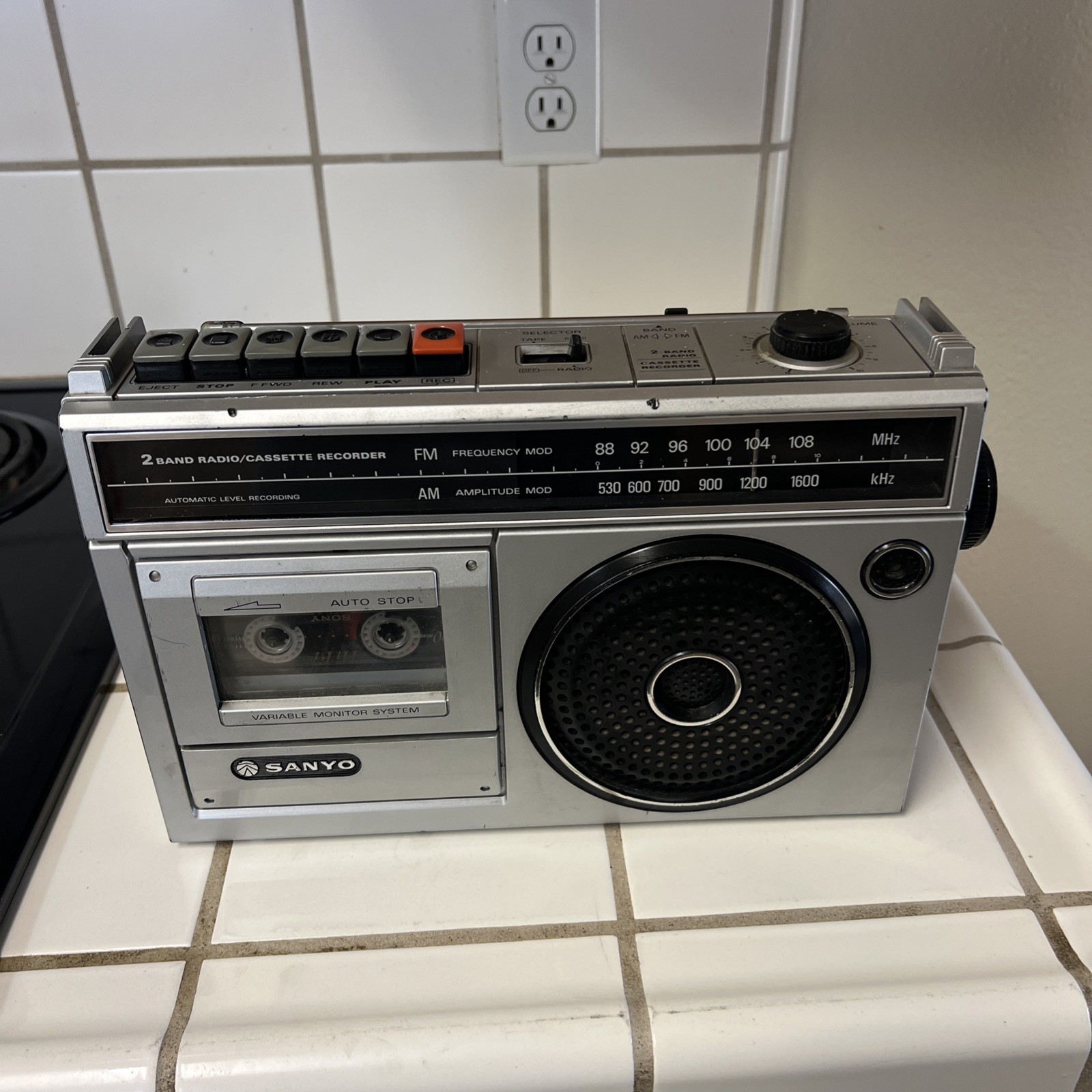 RARE Vintage Sanyo Model M2555 2 Band Radio Cassette Recorder