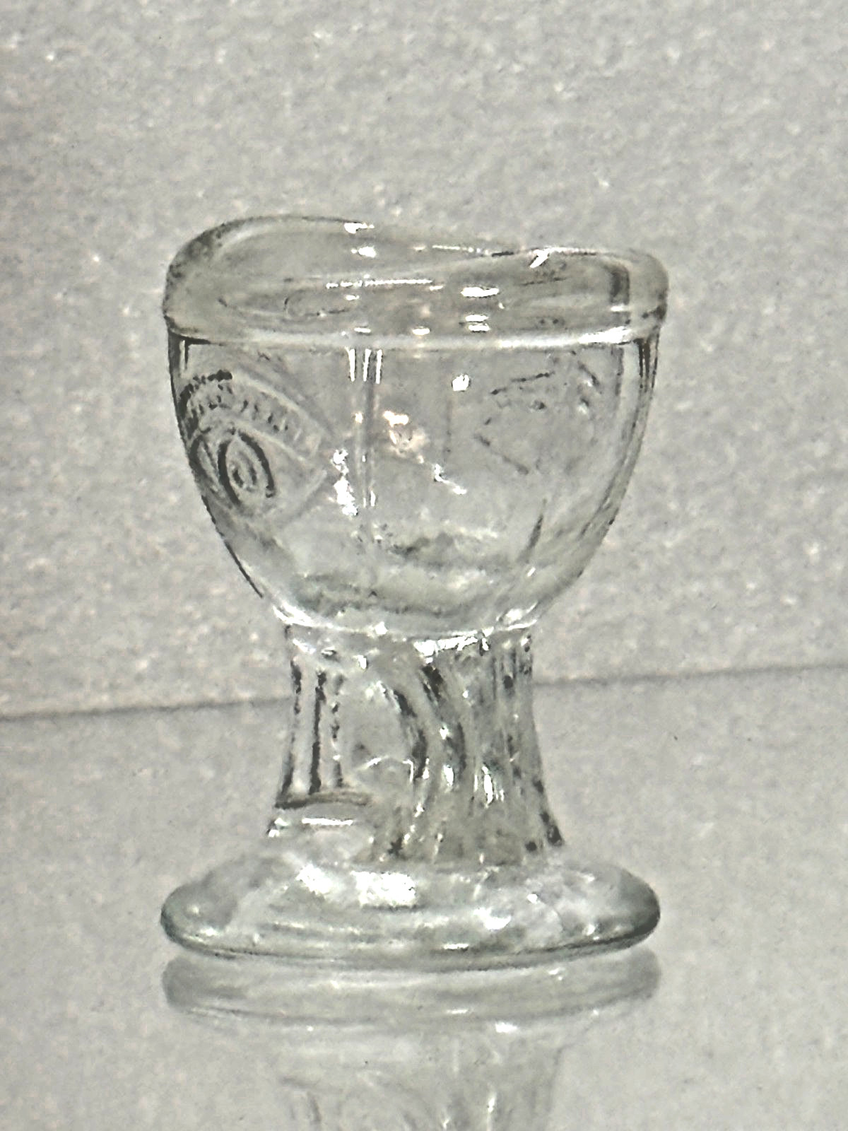 E-Z Brand Pat. 1937 Clear Eyewash Cup- Embossed Eye on Both Sides-Pedestal Shape