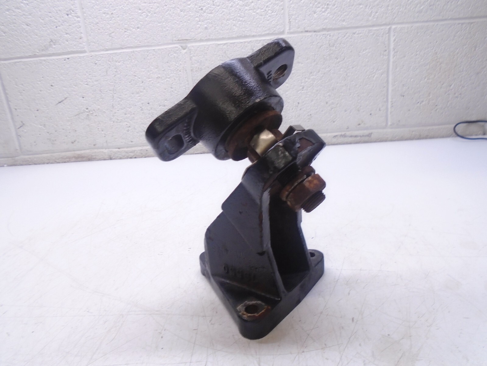 X2 Mercruiser V6 V8 4.3-5.7 Sterndrive Engine Mount 79550A1 66284A2 SINGLE