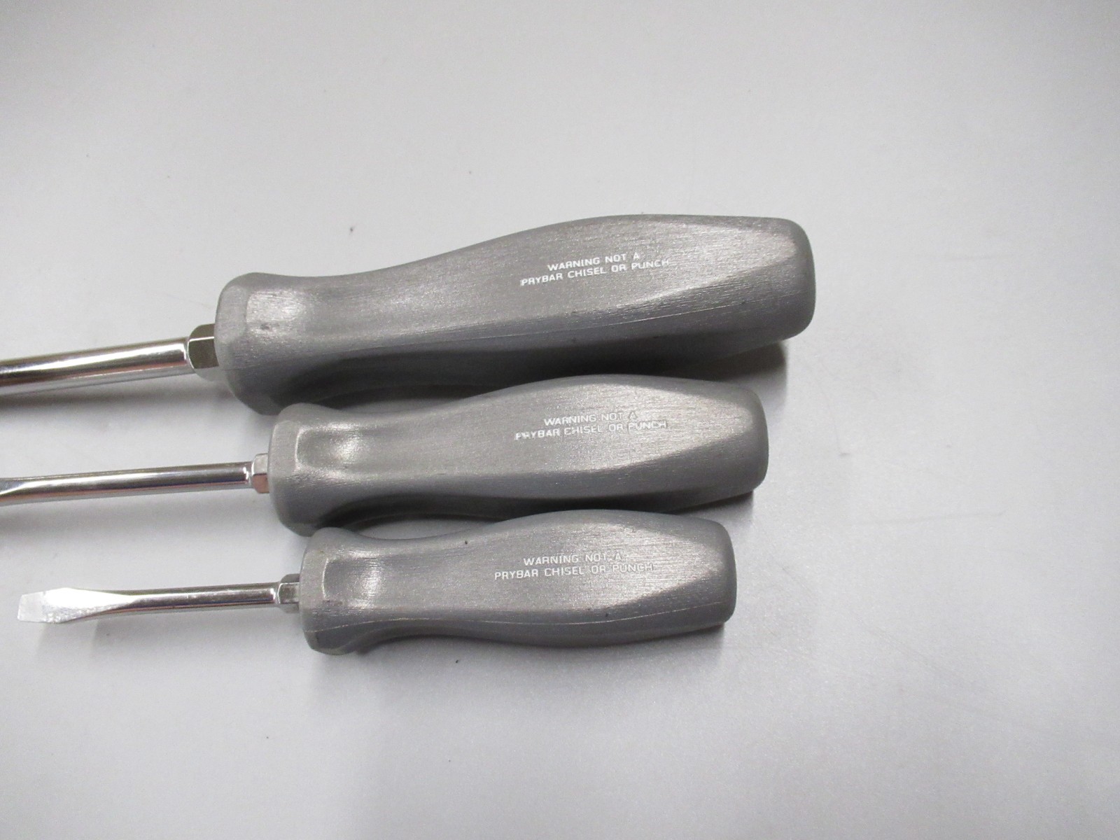 Set of 3 Snap-On SDD Flat-Head Gray Hard Handle Screwdrivers SDD2 SDD4 SDD8