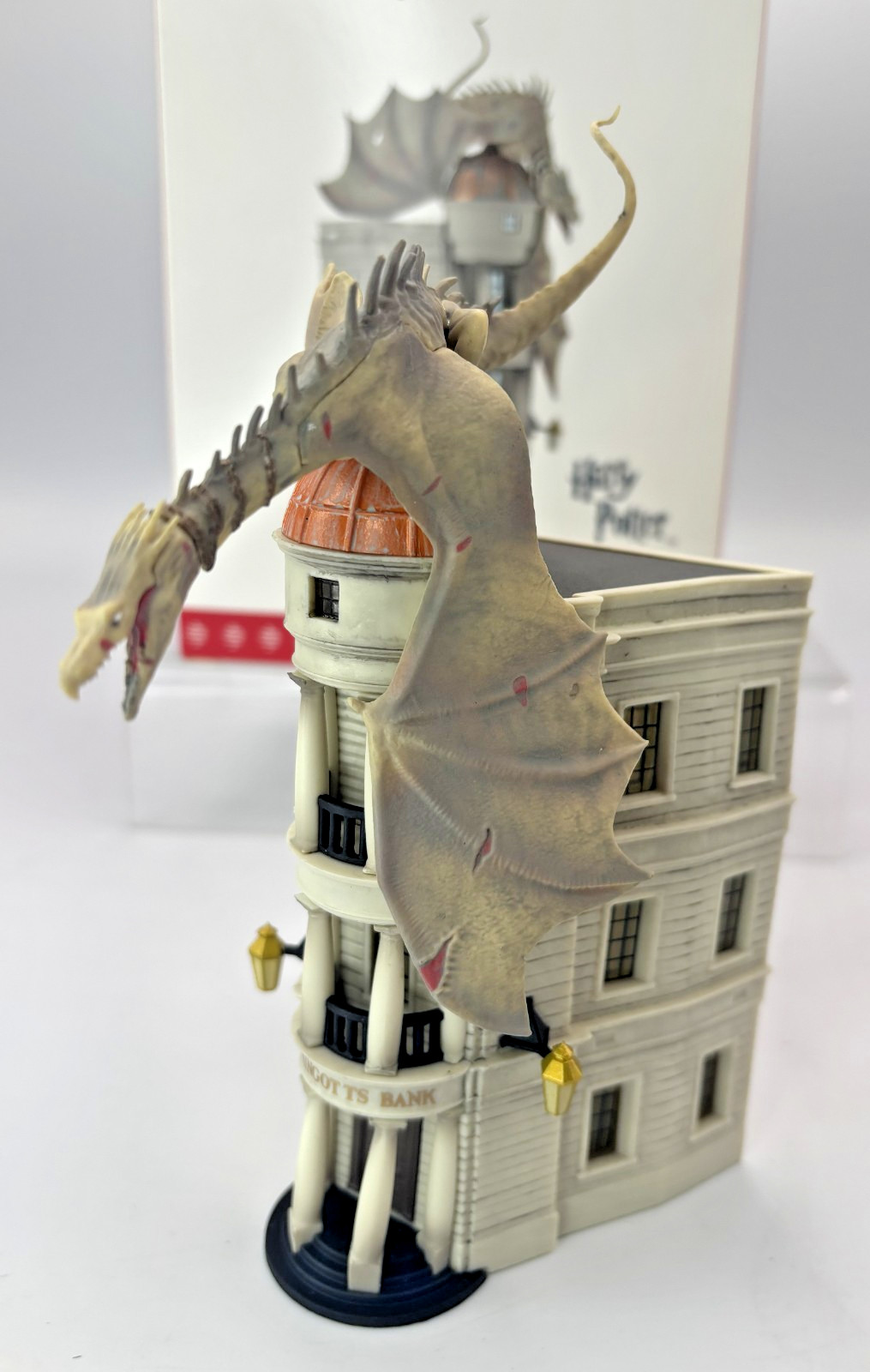2017 Hallmark Gringotts Wizarding Bank Harry Potter Dragon NEW IN BOX (R4)