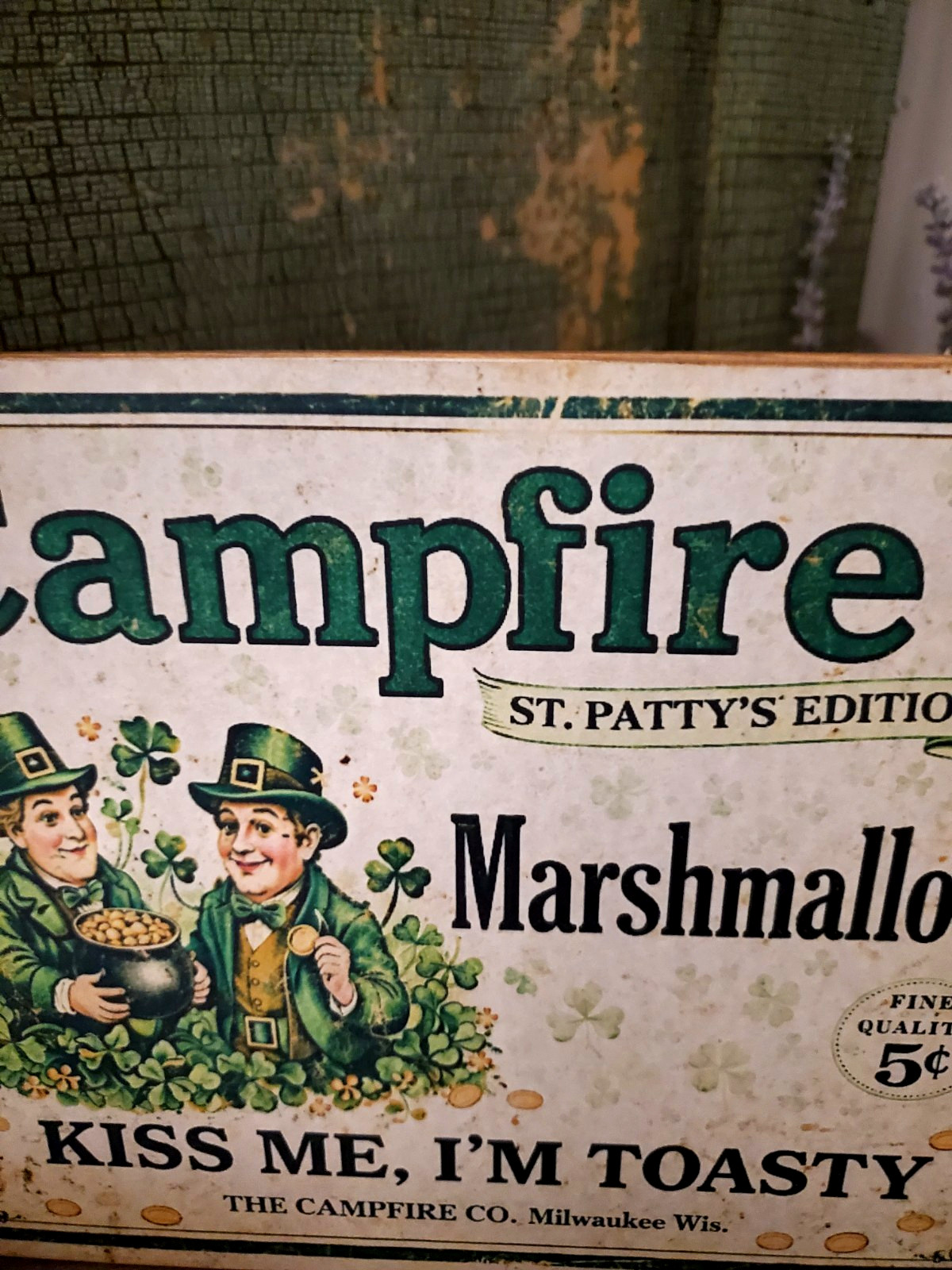 VINTAGE PRIMITIVE SHABBY STYLE ST PATRICKS DAY IRISH LEPRECHAUN CAMPFIRE SIGN