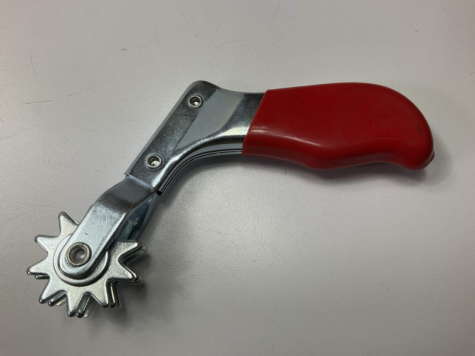 Sm Arnold V1 Pistol-grip Tool, With Rotating Spurs, Easy Cleaning Buffing Pads