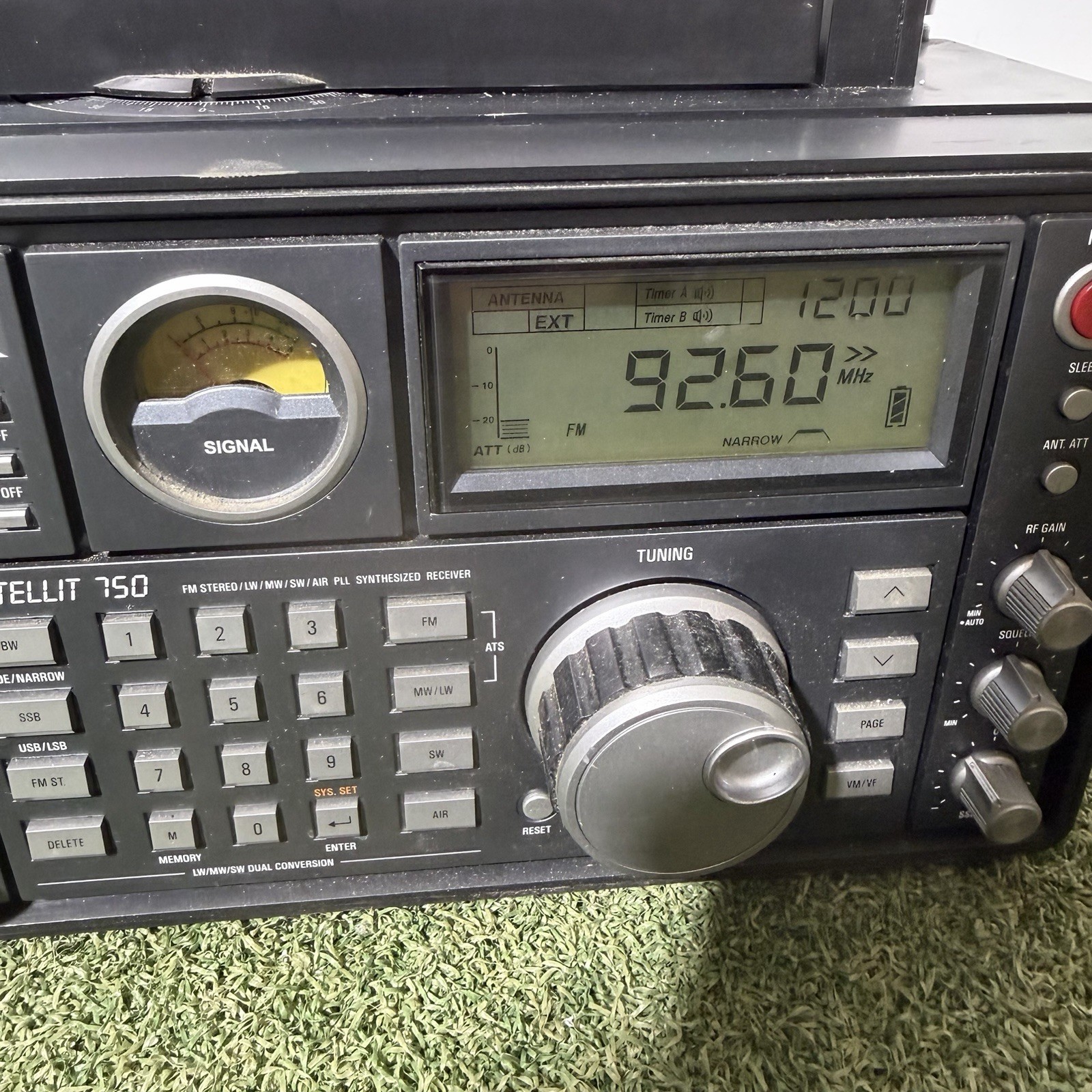 Grundig SATELLIT 750 AM/FM-/SW/AW BAND RADIO Single Side Band W/ Power Cord