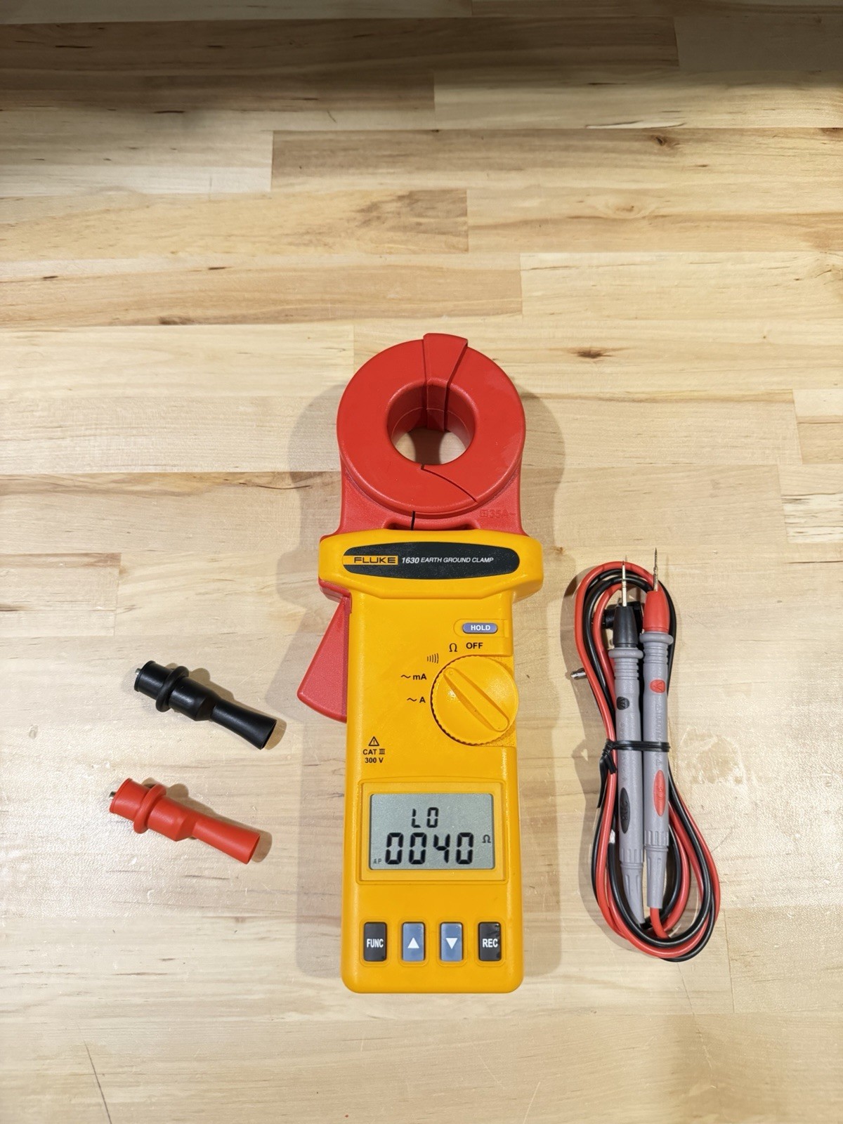 FLUKE 1630 EARTH GROUND CLAMP W/ LEADS - FREE SHIPPING / PERFECT CONDITION