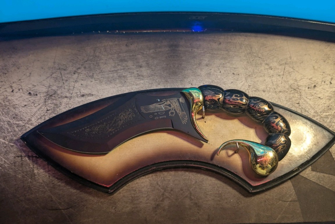 Collectable Fantasy Knife Wall Wooden Display Plaque Art Decoration Eagle