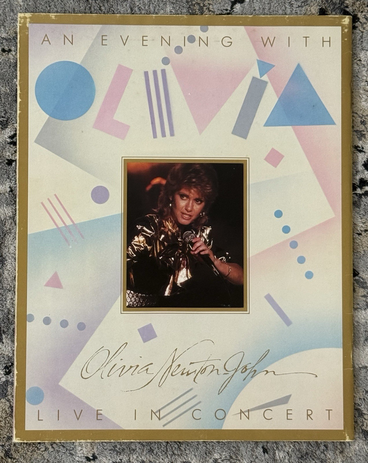 OLIVIA NEWTON-JOHN PHYSICAL TOUR PROGRAM 1982 VG+ SEE PHOTOS!