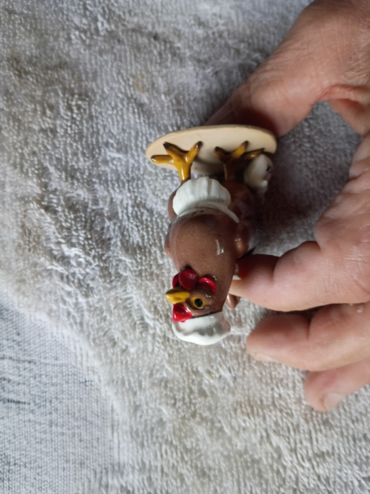 Hagen Renaker Vintage 1993 Henny Penny Chicken 2" X 2" Very Beautiful Condition