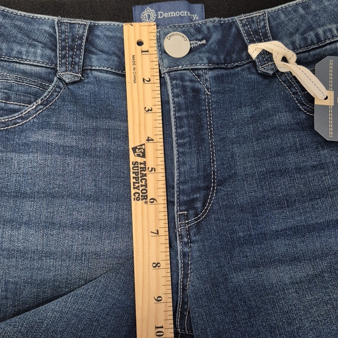 Democracy Shorts Women's Size 10 "Ab"solution Denim Rolled Cuff NWT 7" Inseam