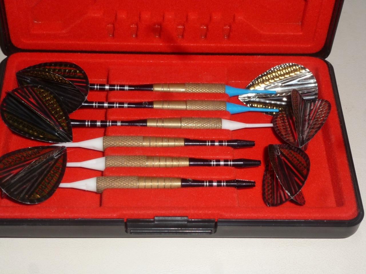 Dart World Set of 6 Darts in Black Case No Extra Tips