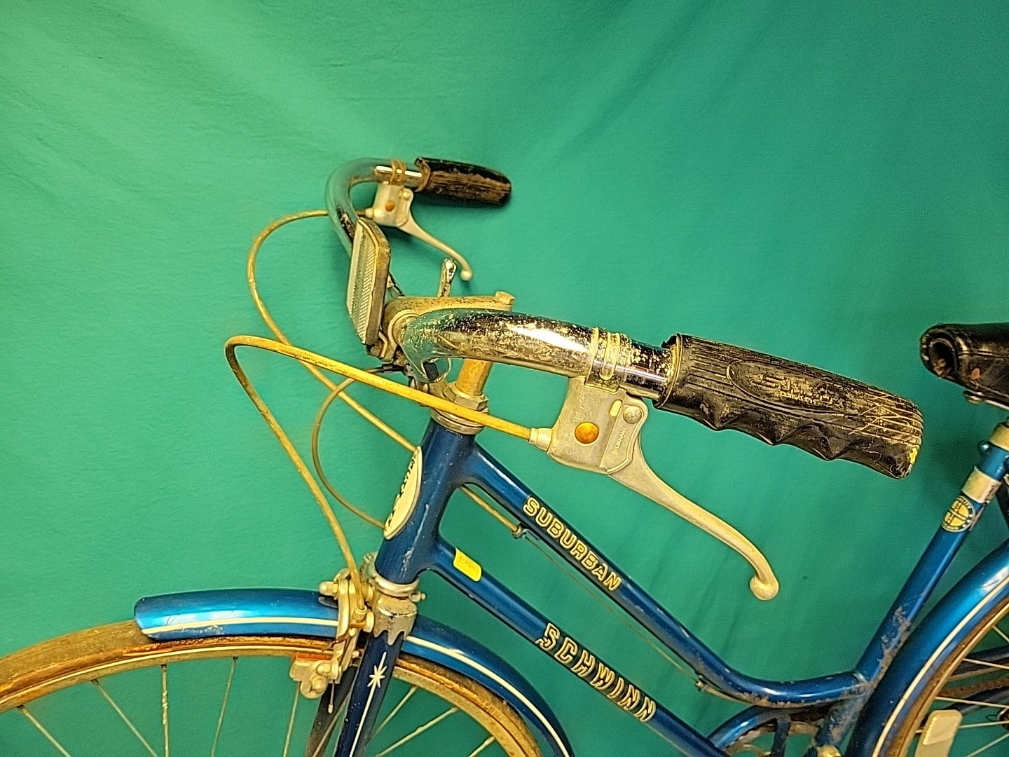 April 1977 Schwinn Suburban Complete Bicycle. Bike Rolls Smooth. Tires Dry Rot