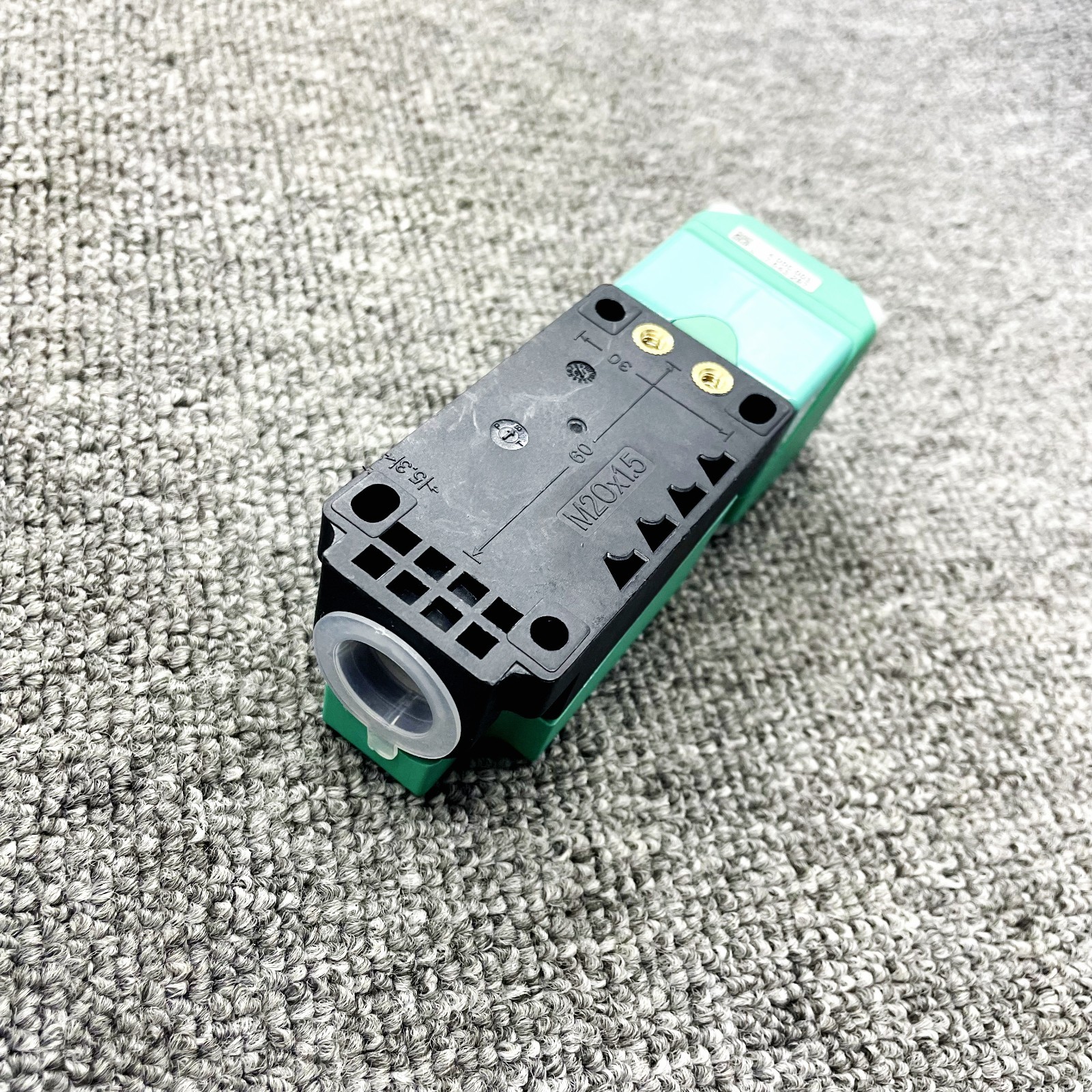 NEW IN BOX Pepperl + Fuchs Inductive Sensor 24-250VDC/24-230VAC NBN40-U4-UU