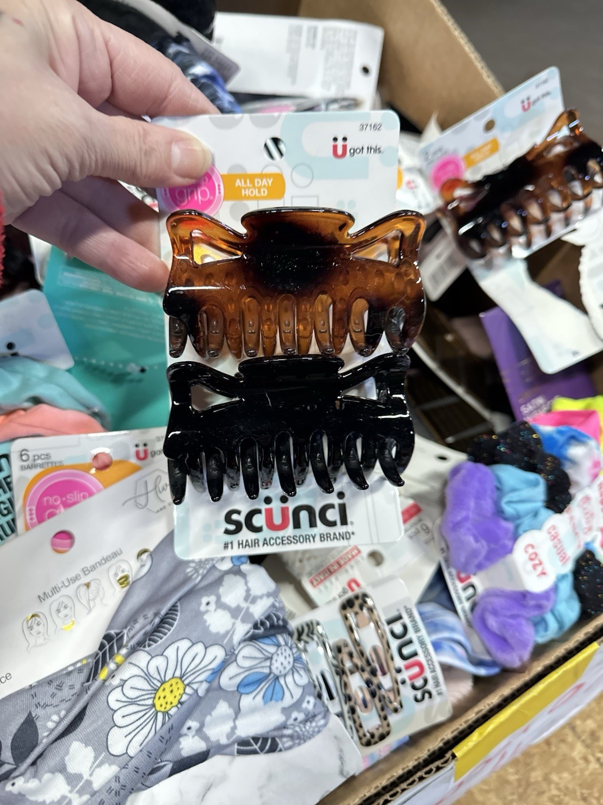 50 Pcs Wholesale Scunci , Goody Assorted Hair Accessories Scrunchies Etc Read