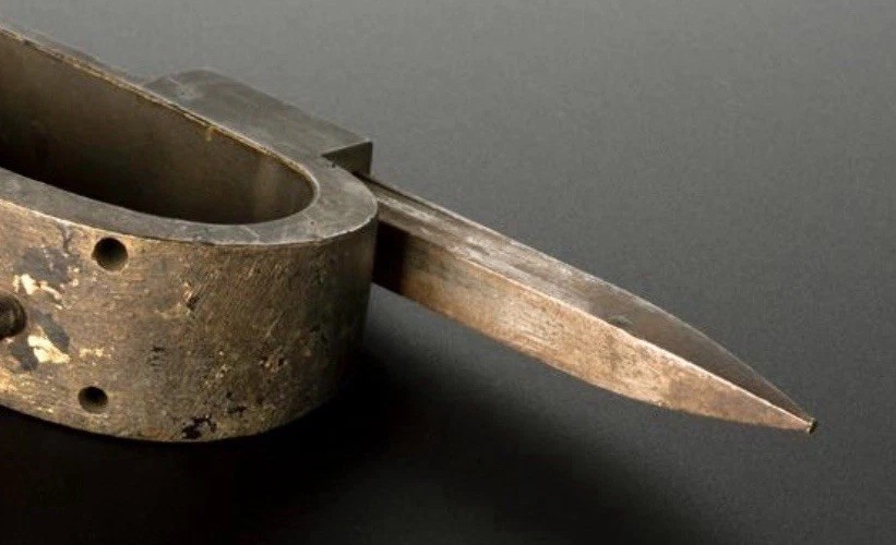 WW1 1914-1918 ENGLISH TRENCH SPIKE KNIFE - NEW WOOD GRIP