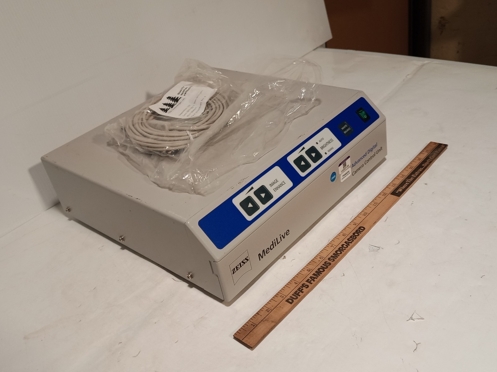 Carl Zeiss MediLive 3 CCD Mono NTSC Camera Control Unit MNR 1030-466 as shown