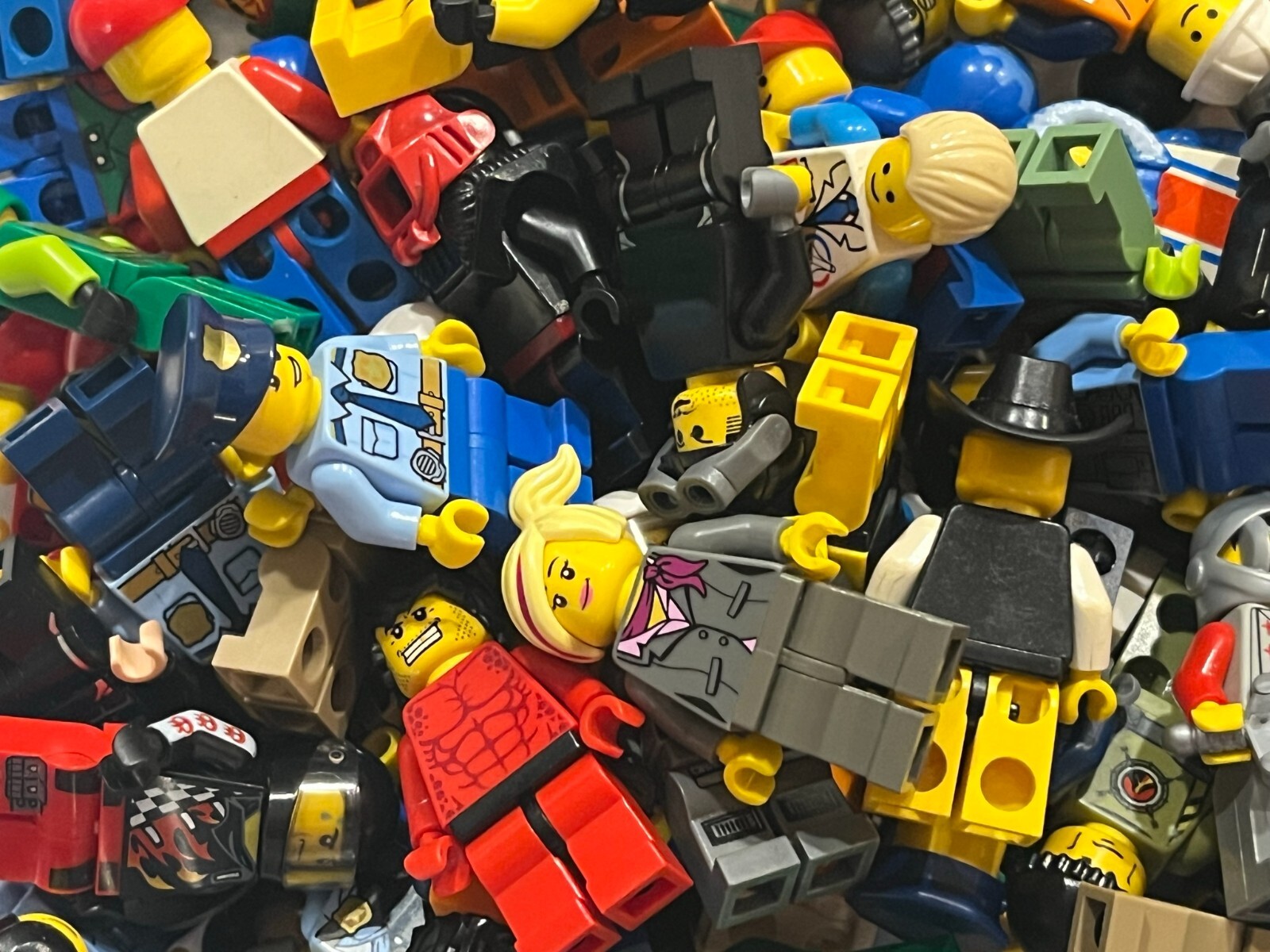 LEGO MINIFIGURES BULK LOT OF 10 TOWN CASTLE CITY SPACE + 30 FREE ACCESSORIES