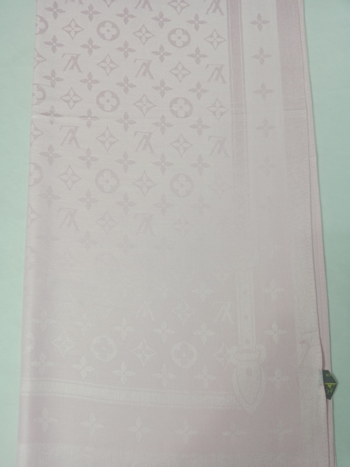 Authentic Louis Vuitton Wrap Stole Shawl 65% Cashmere 35% Silk Light Pink Used