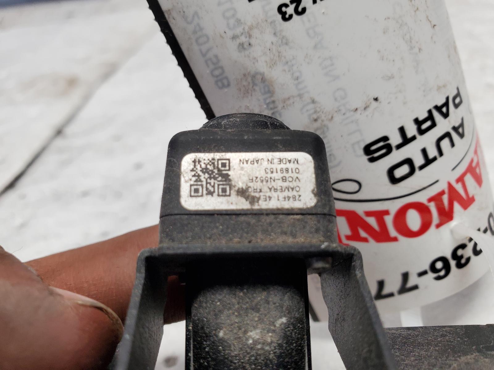 NISSAN ROGUE SPORT Camera/Projector camera, front (in grille) 17 18