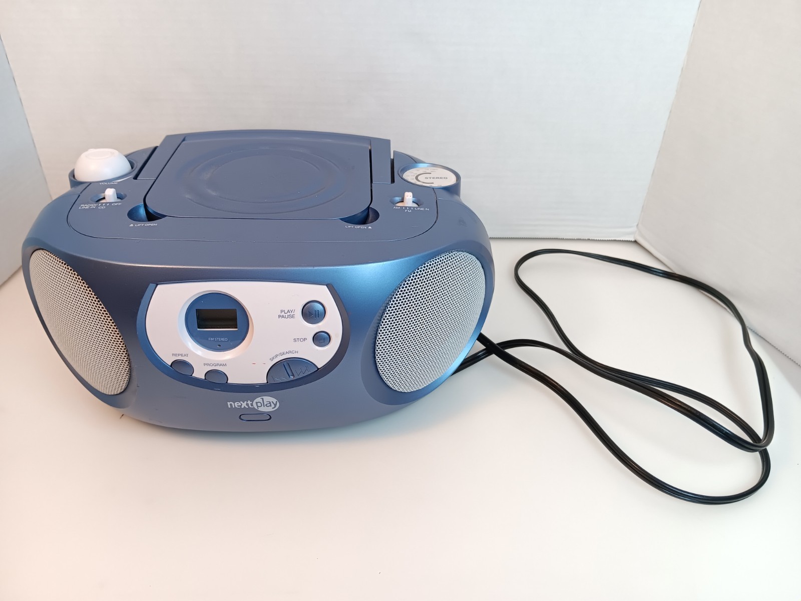 NextPlay Model NP501-BB Boombox AM/FM Radio CD Player Blue