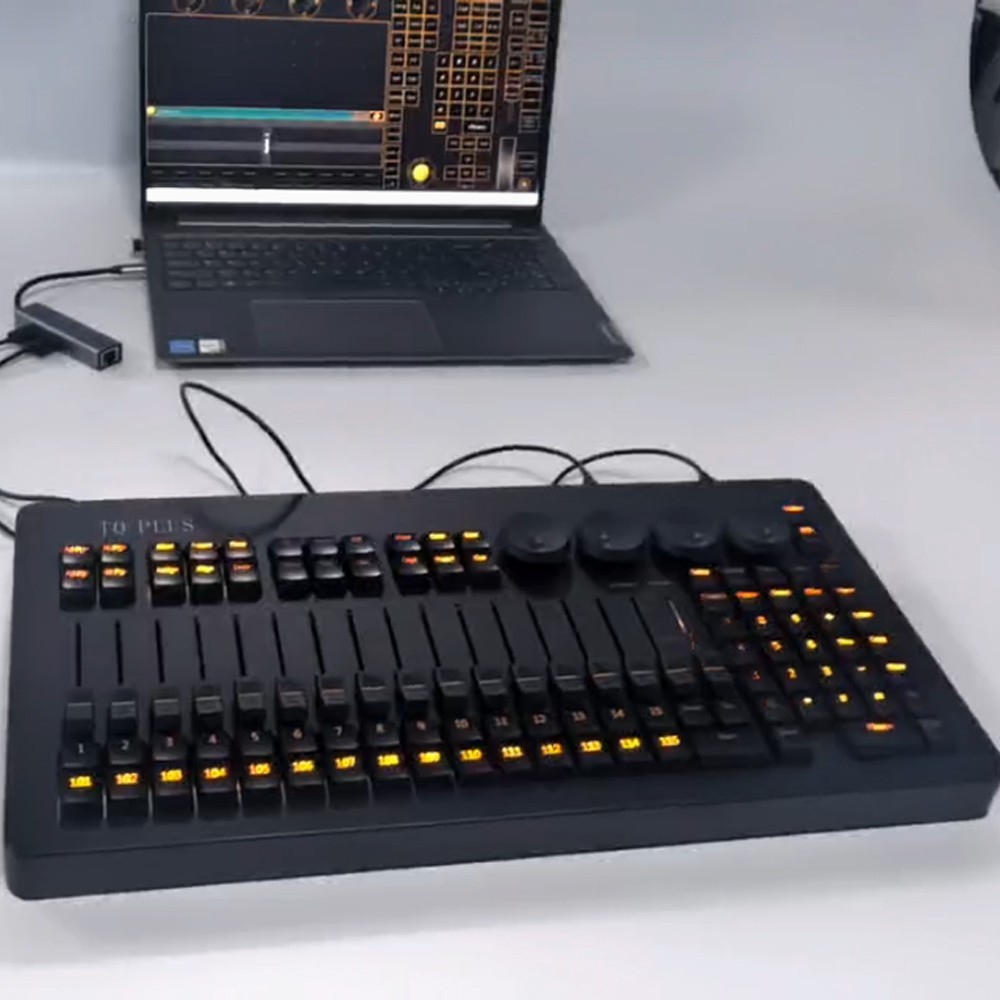 T0 Plus Mini Command Fader Wing on PC DJ Console for MA2 Light Software