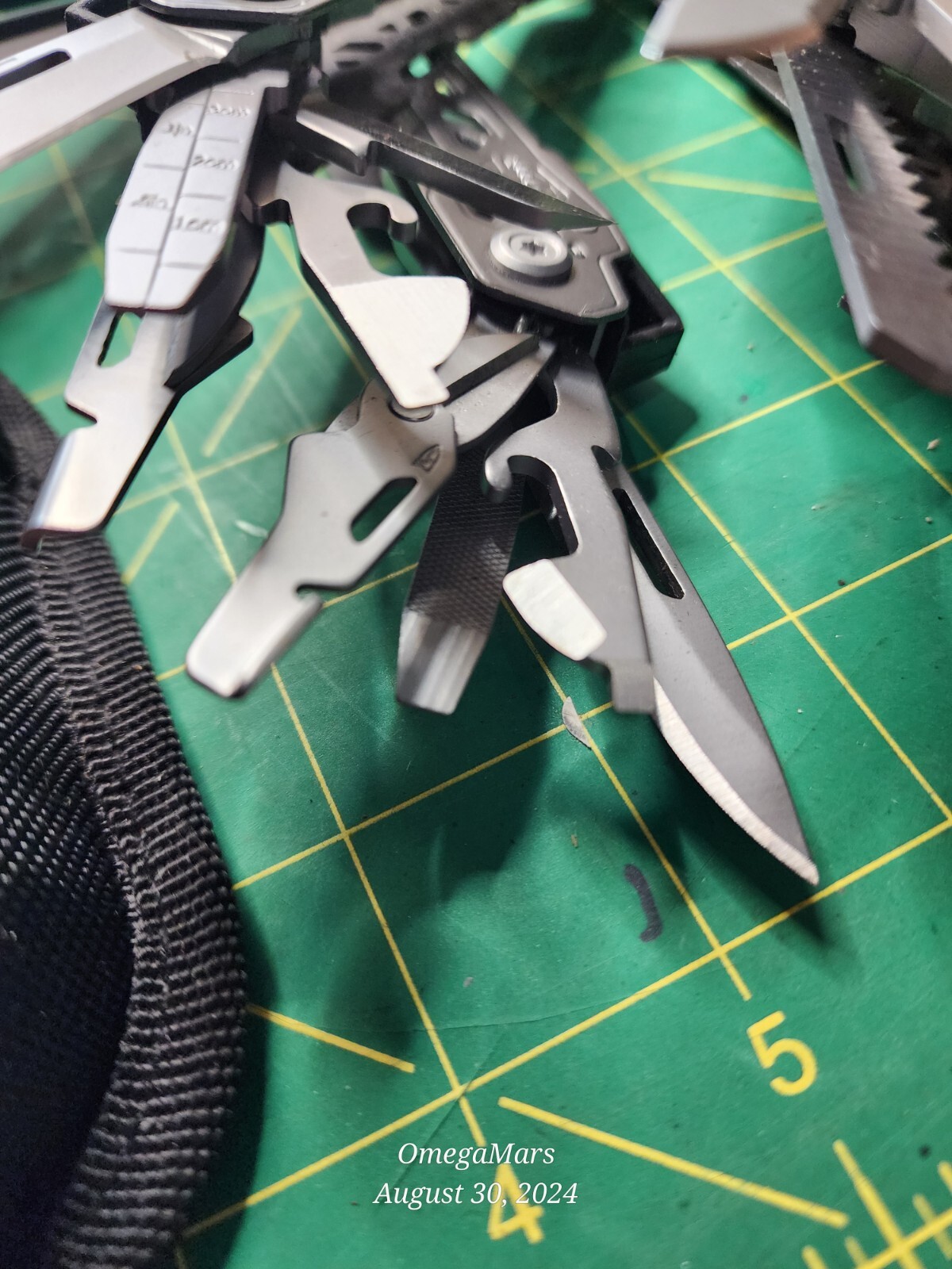 Gerber Truss 17-in-1 Multi Tool Random selection of ONE tool per order Grade A