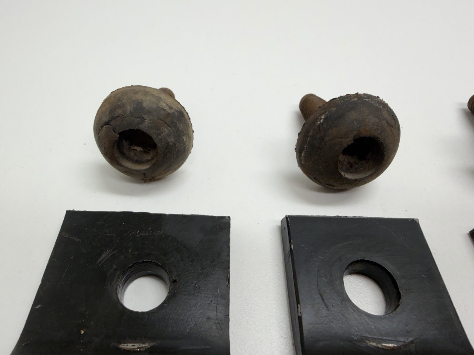 92 - 07 FORD VAN ECONOLINE E SERIES CLUB WAGON BENCH SEAT MOUNTING BRACKETS B42