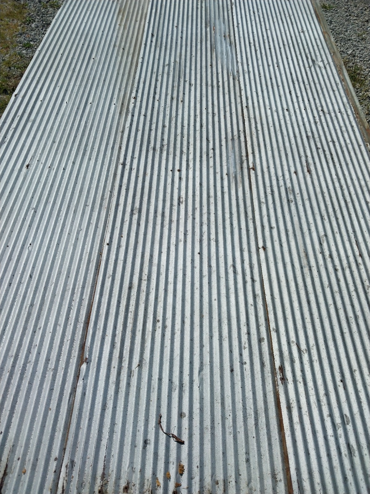 (30 sq.ft.) 5 pcs 3' x 2' RECLAIMED CORRUGATED BARN ROOFING TIN