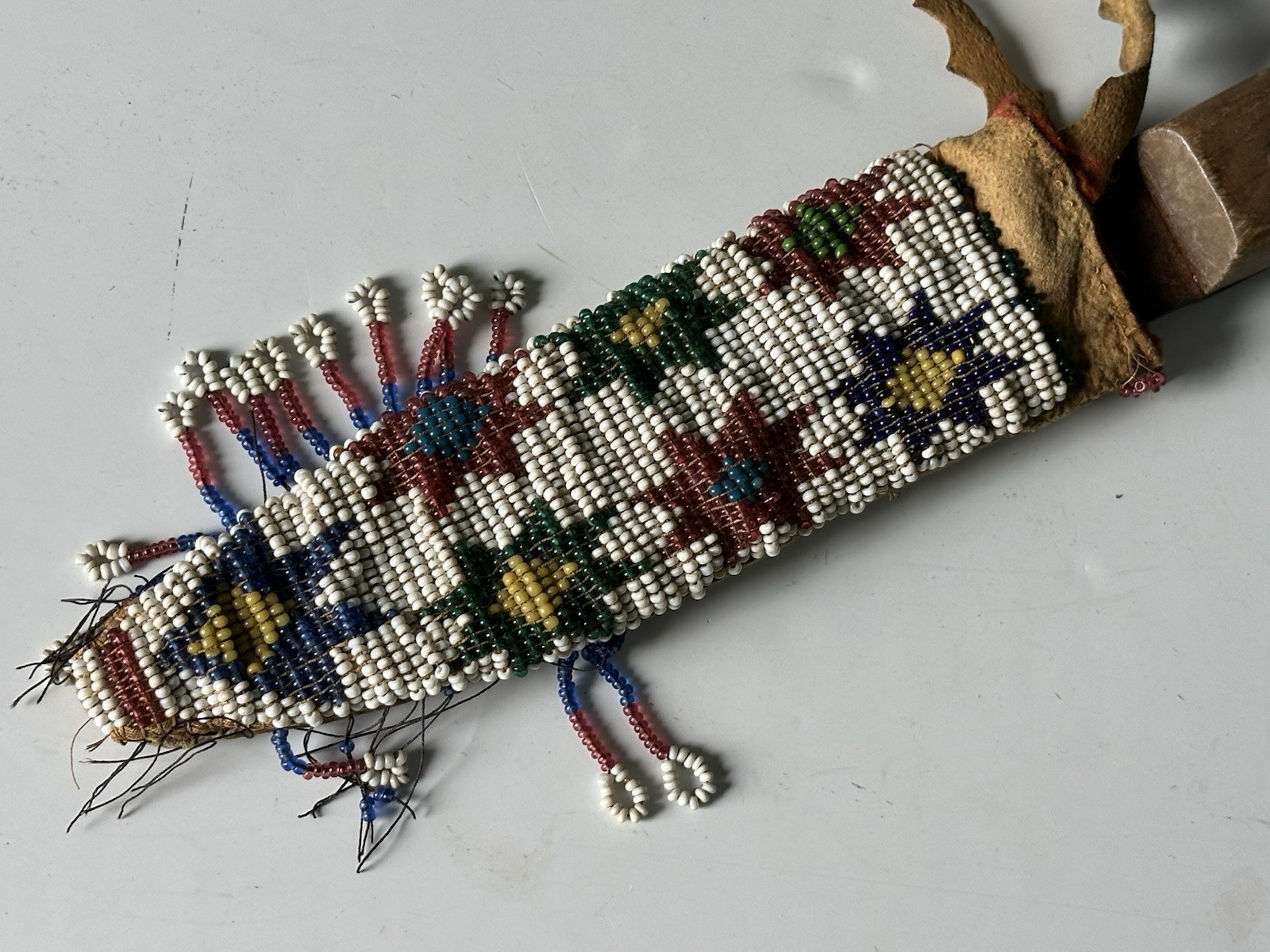 AMAZING NATIVE AMERICAN PLAINS INDIAN HISTORIC BEADED KNIFE SHEATH, HISTORICAL