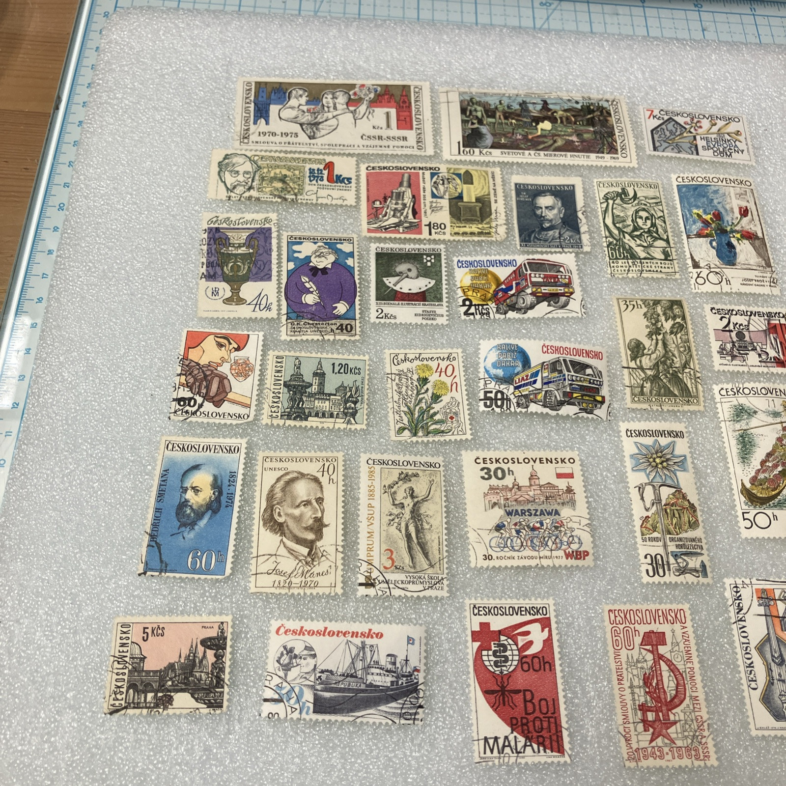 30 Vtg USED Czechoslovakia 1950-1990 Colorful Stamps, Nice Mixed Lot, $1 Ships.