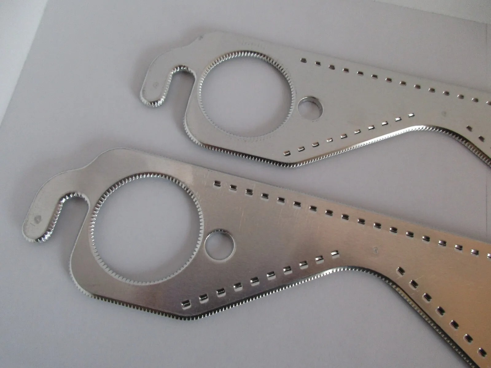 Small Block Chevy Aluminum Round Port Header Exhaust Gaskets Reusable SBC 350