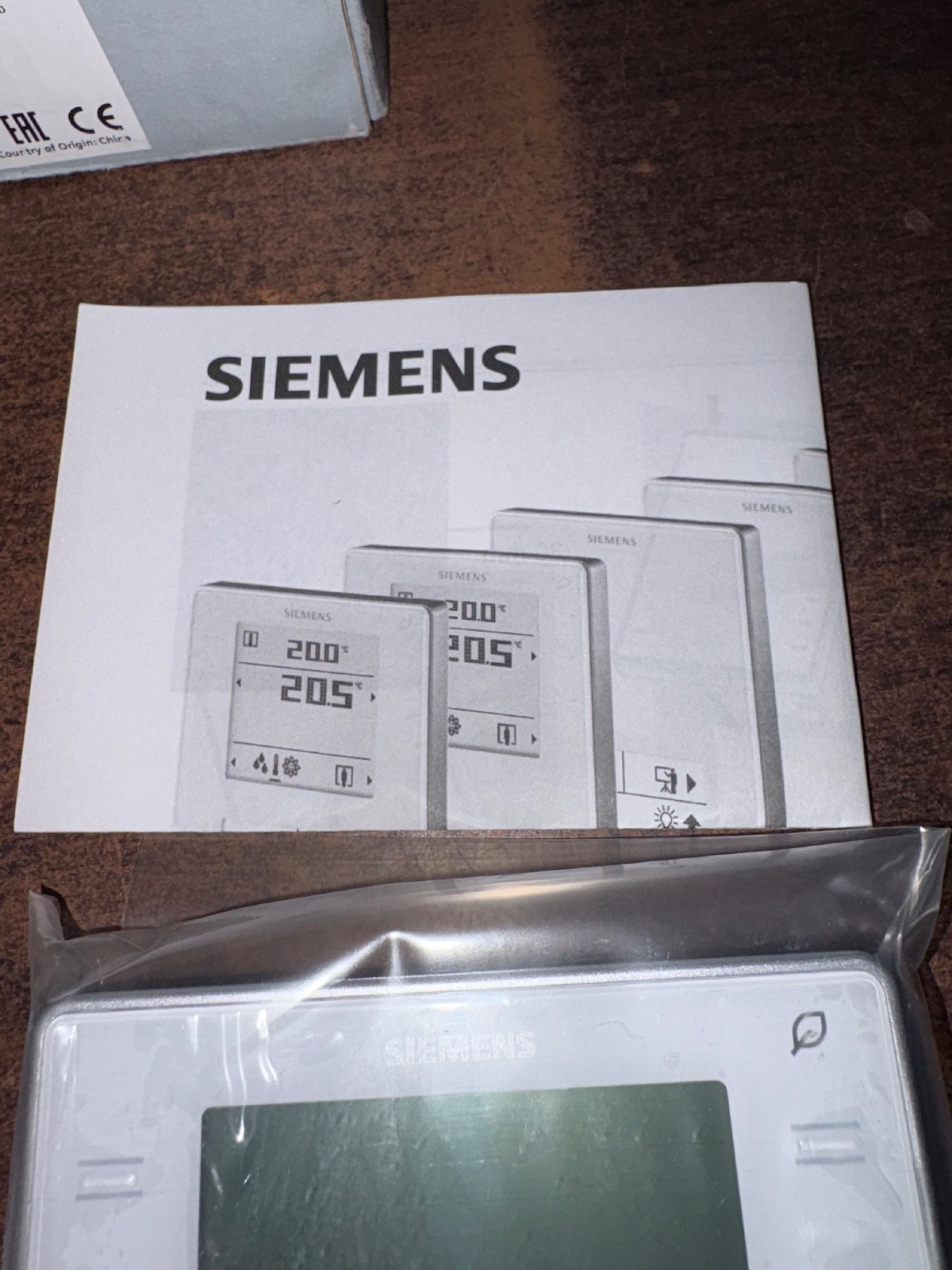 NEW SIEMENS QMX3.P34 ROOM UNIT B354