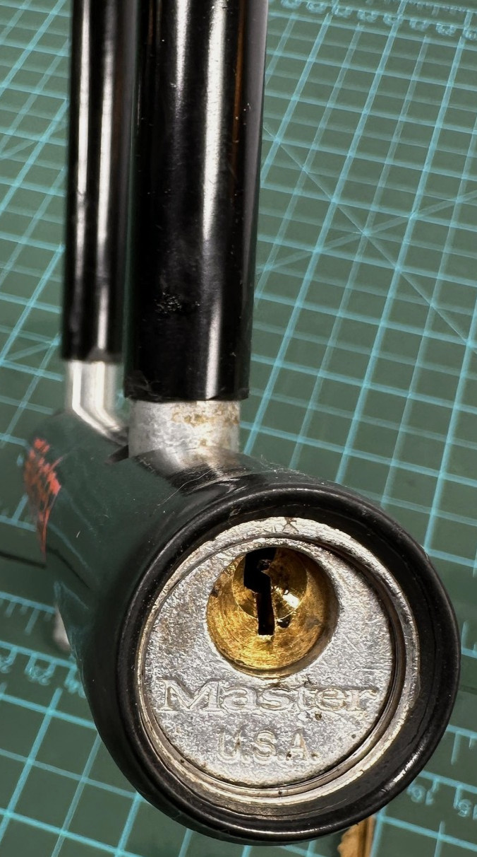 Master Lock Bicycle U-Lock Black Heavy Duty 1 Key USA Hardened Steel Security