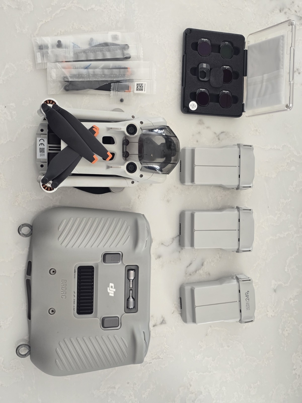 BROKEN FOR PARTS!! DJI Mini 3 Pro Drone with working dji rc and 3 batteries