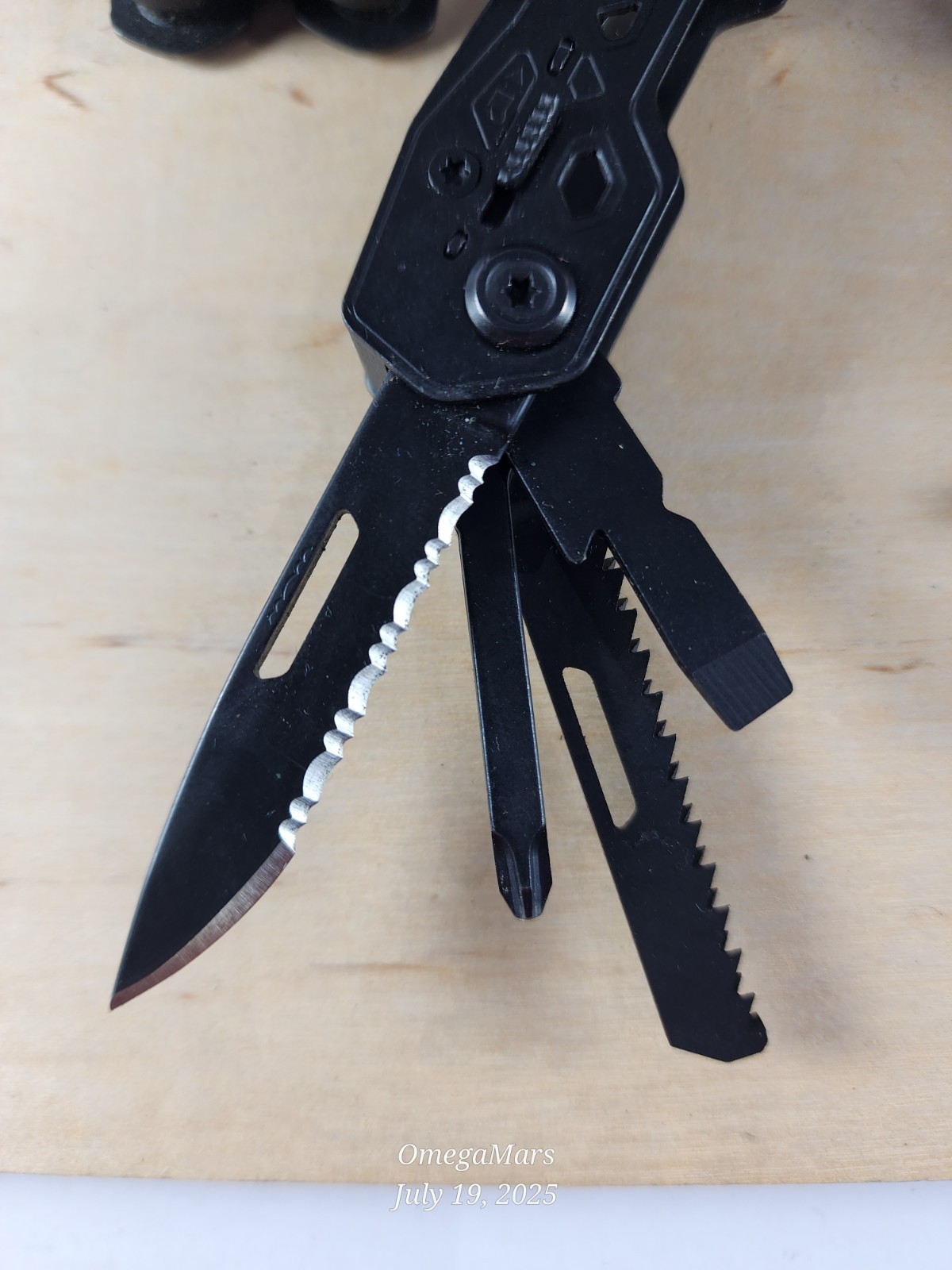 Gerber Truss 17-in-1 Multi Tool One(1) per order, great conditions! Black Truss