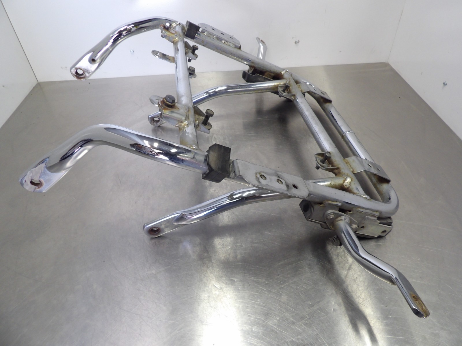 02 Yamaha Royal Star Midnight XVZ1300 rear luggage truck bracket