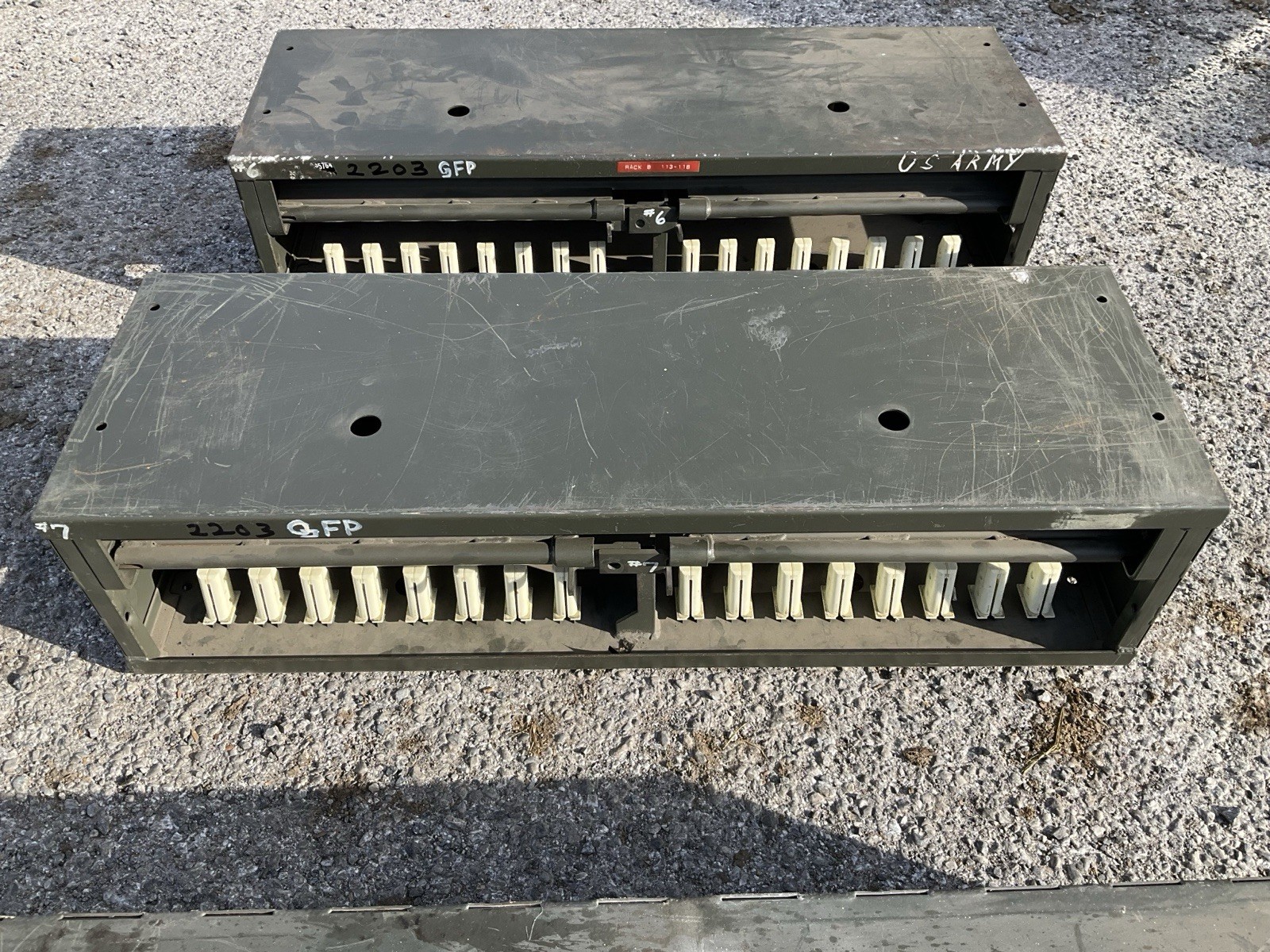 US Military Lockable Small Arms Handgun Storage Rack For 16 Pistols