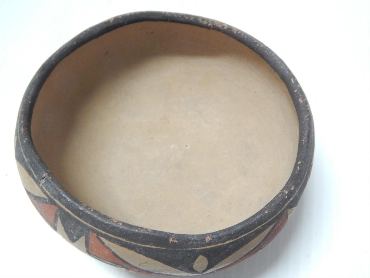 ANTIQUE SANTO DOMINGO PUEBLO INDIAN POTTERY POLYCHROME POT XTRA NICE PATINA