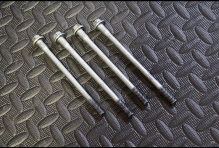 4 x OEM Yamaha YFZ450 cylinder head bolts YFZ 450 2004 2005 2006 2007 2008 2009