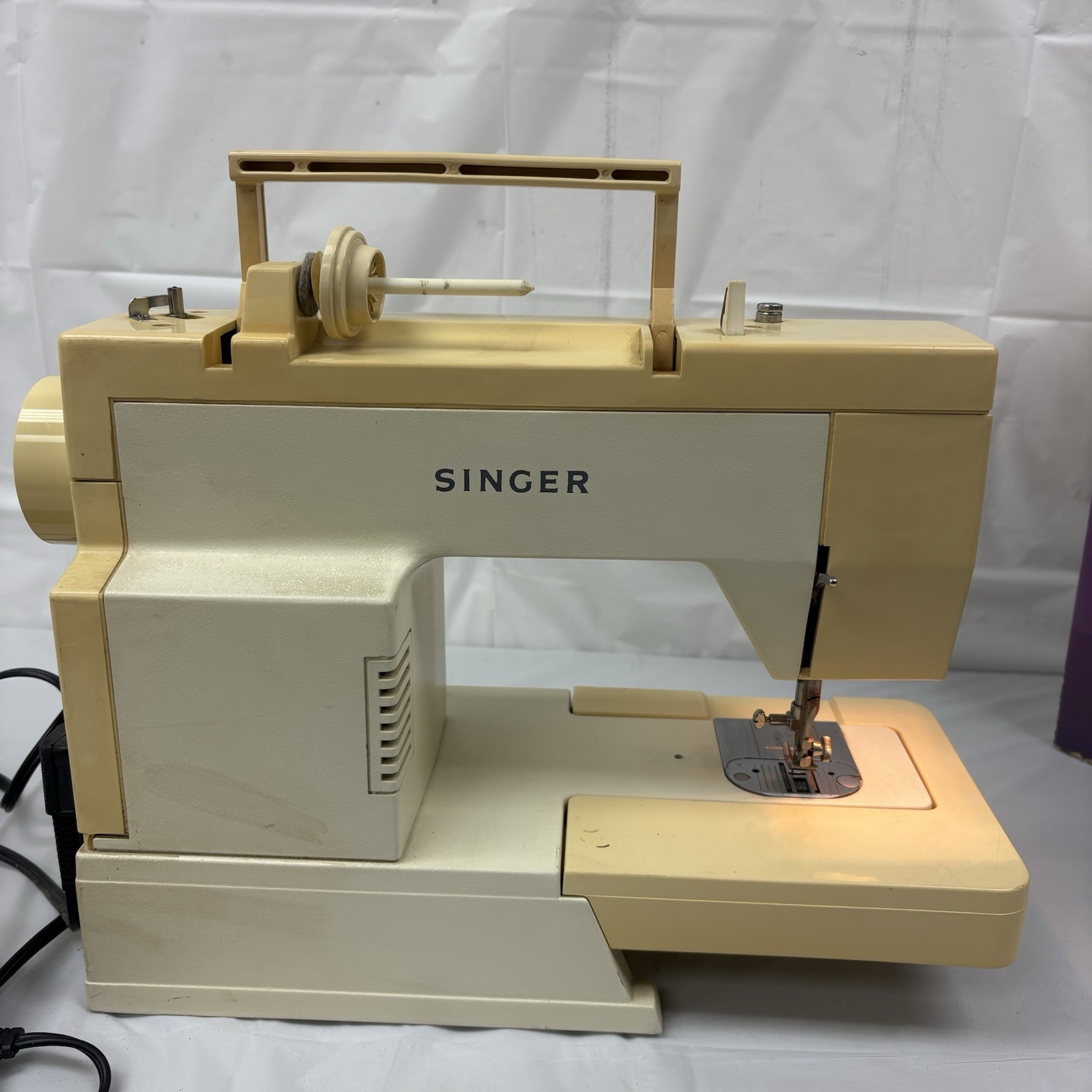 Singer Merritt 4530 Sewing Machine Portable - Tested - Read Description