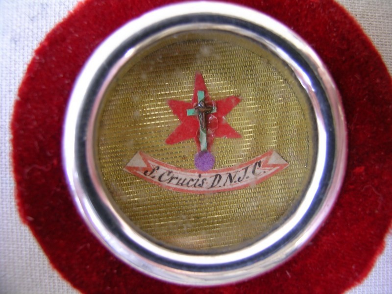 Antique True Cross reliquary relic kiss devotional item