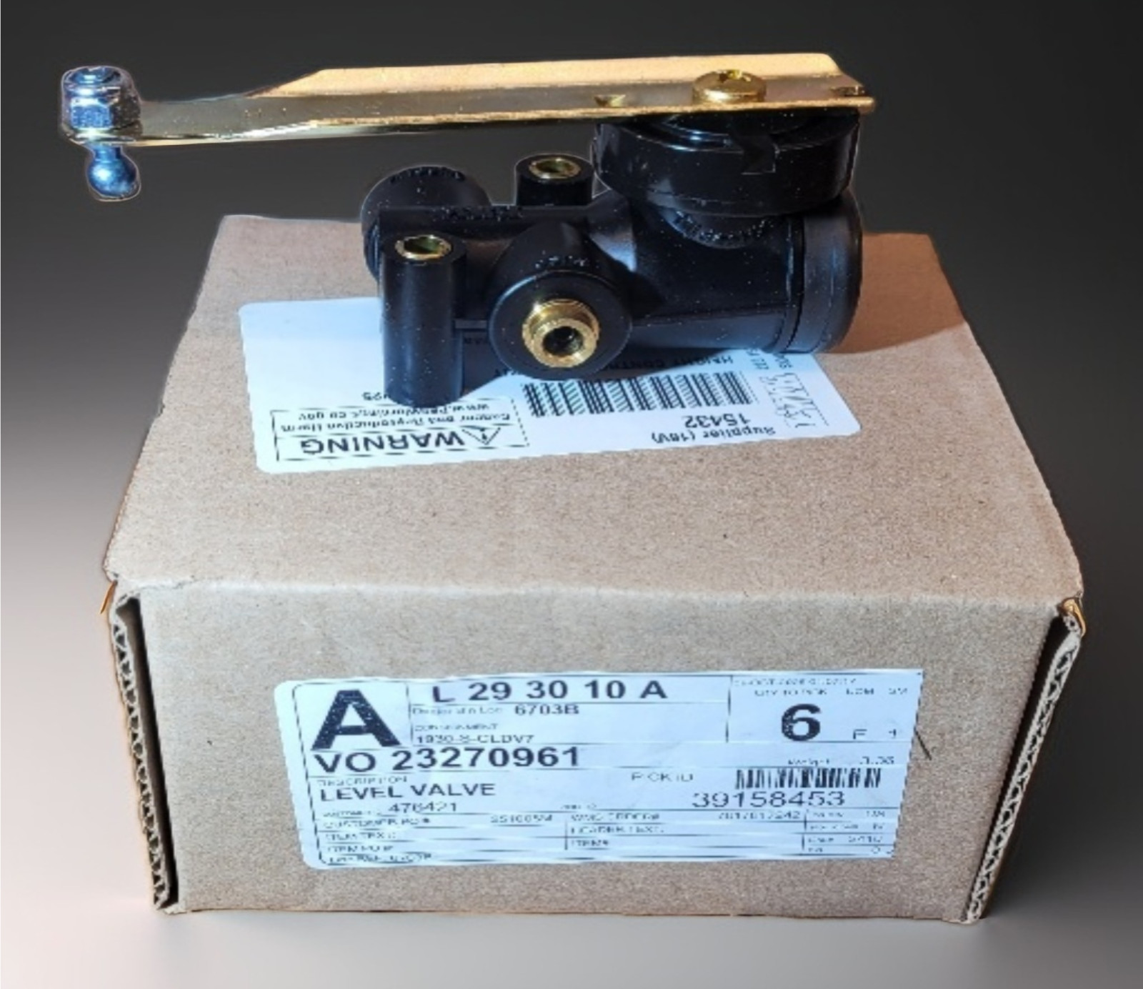 GENIUNE VOLVO VNL  VN CAB AIR LEVELING VALVE OEM 23270961  Link Height Contro