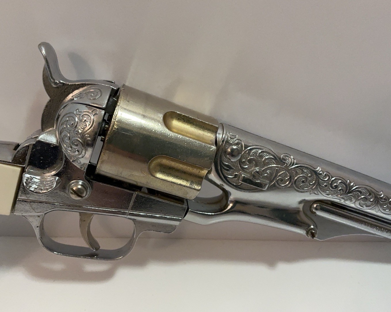 VINTAGE HUBLEY COLT 45 CAP GUN W/ 6 ORIGINAL BULLETS & 4 BOXES OF STALLION CAPS