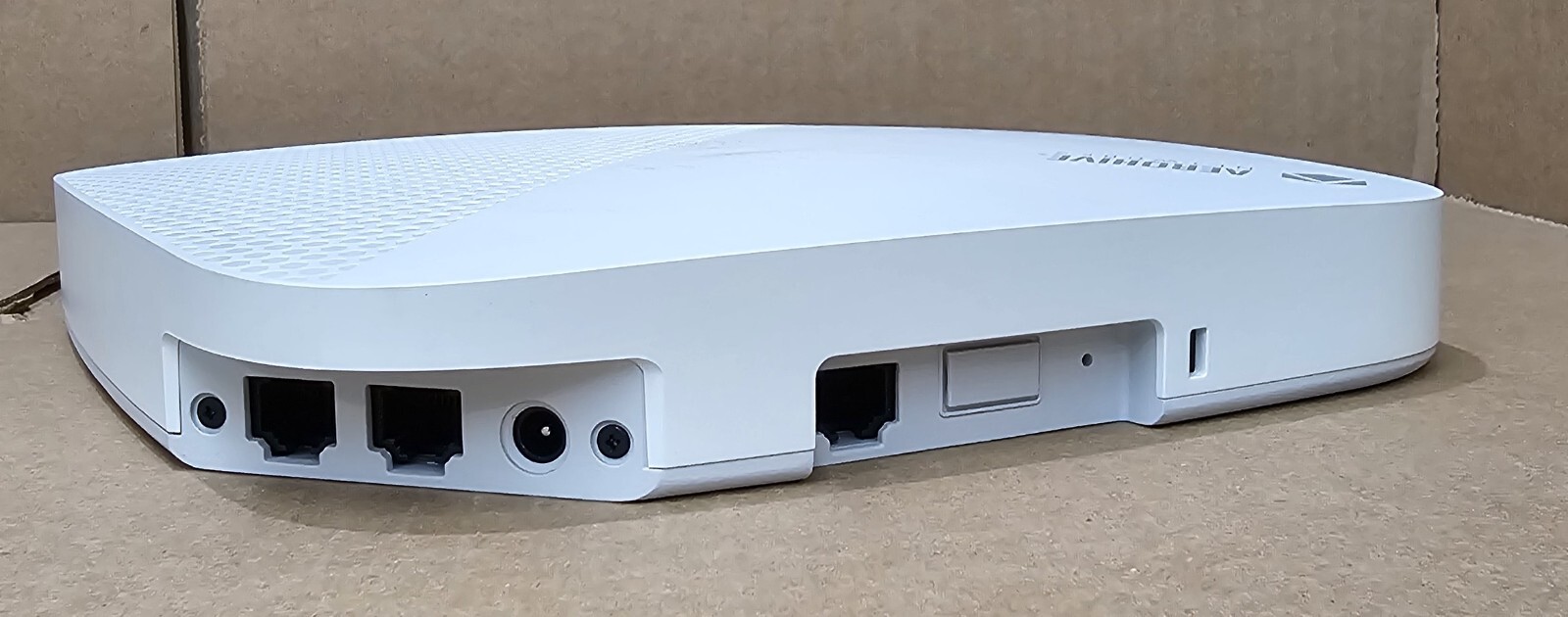 AEROHIVE AP650 Wireless Access Point In great condition. Includes Brackets