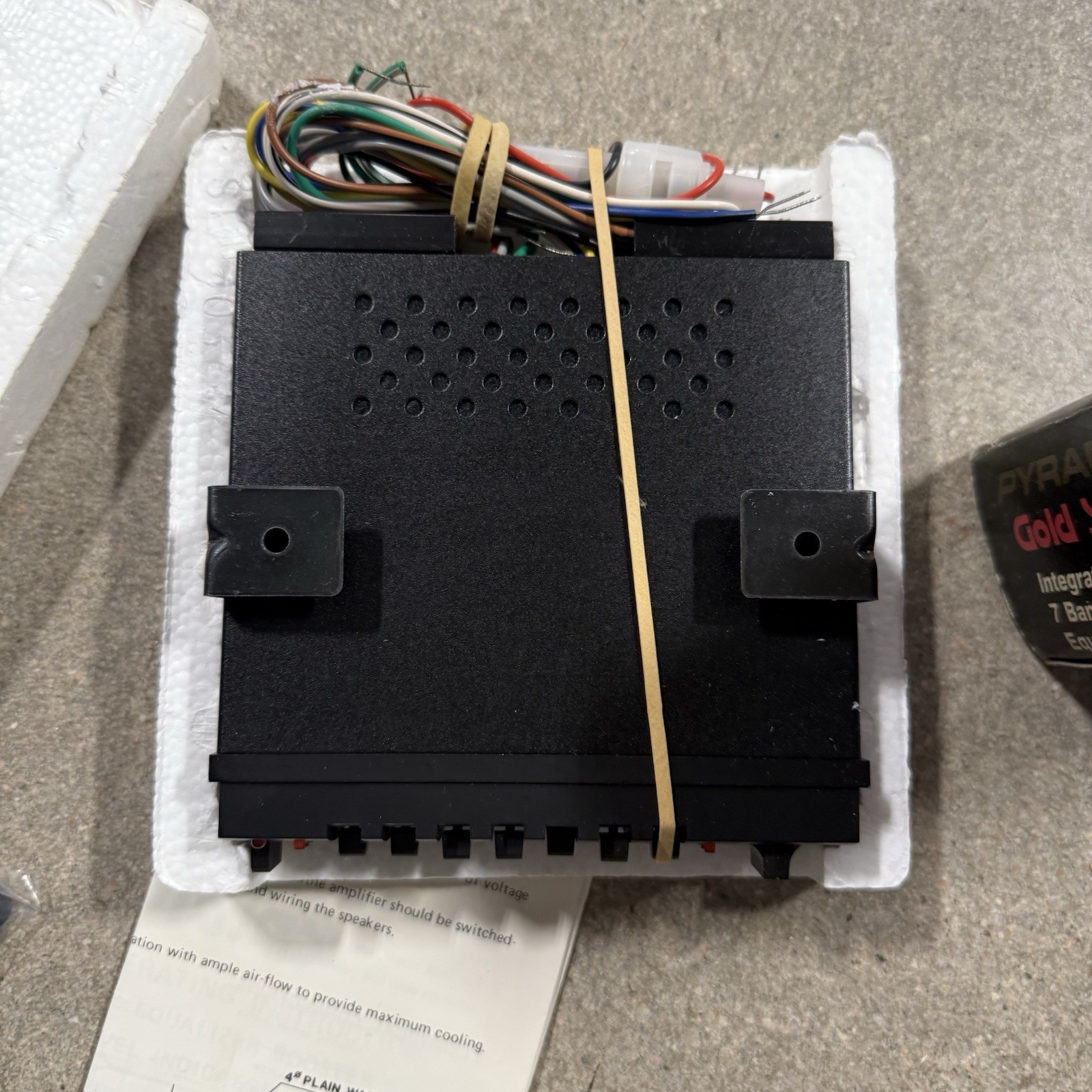 Pyramid SE403G Car Amplifier Equalizer Black Integrated Power *new Old Stock*