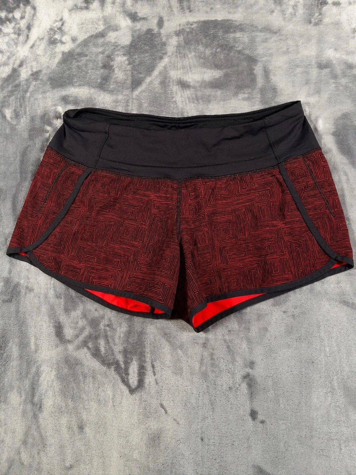 Lululemon Speed Shorts Womens Size 6 Red Black Geometric Running Athletic
