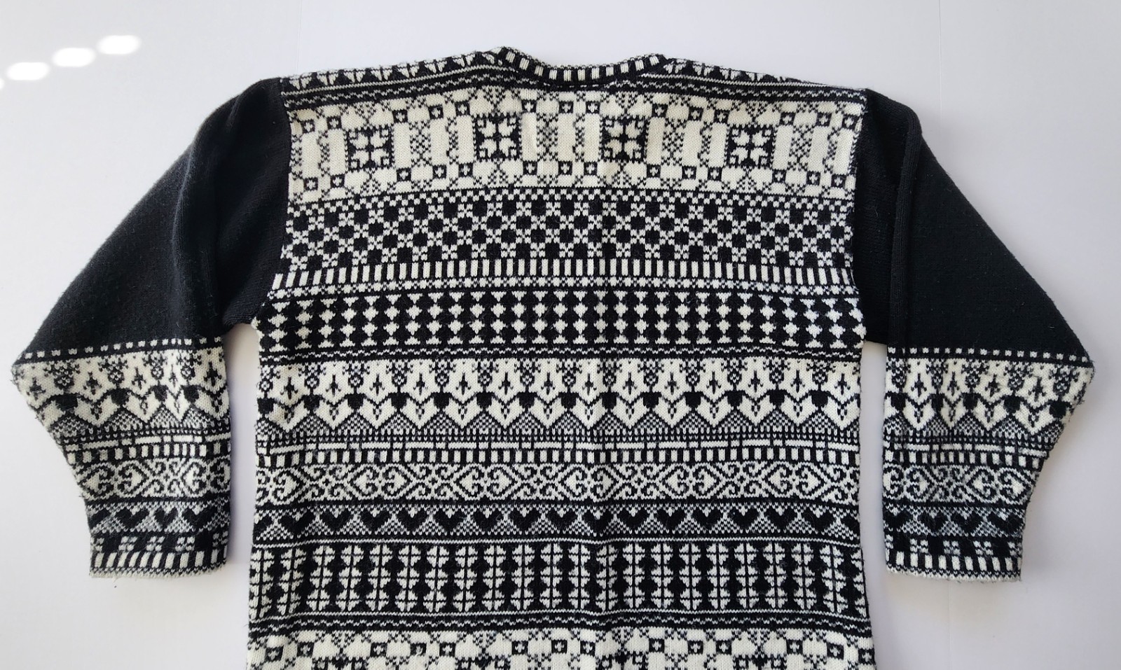 Vtg 90s SML Sport Nordic Stag Mountain Black and White Crewneck Knit Sweater - L