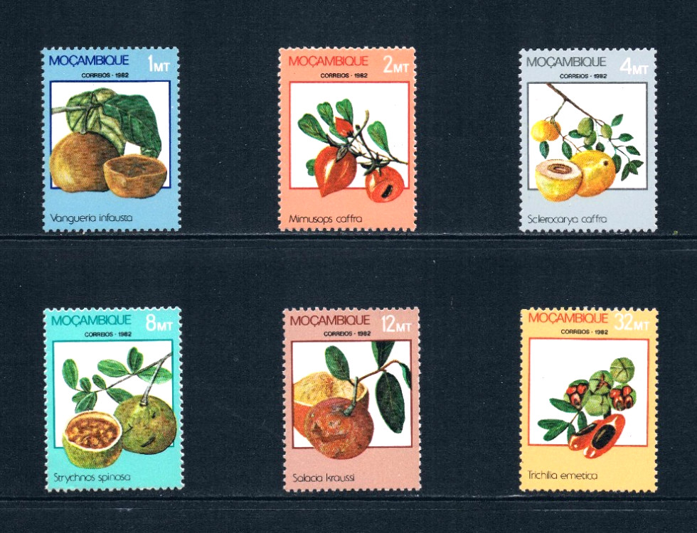 $4.00 Scott Value - 1982 MOZAMBIQUE Fruits African Wildlife CV MNH NH UMM
