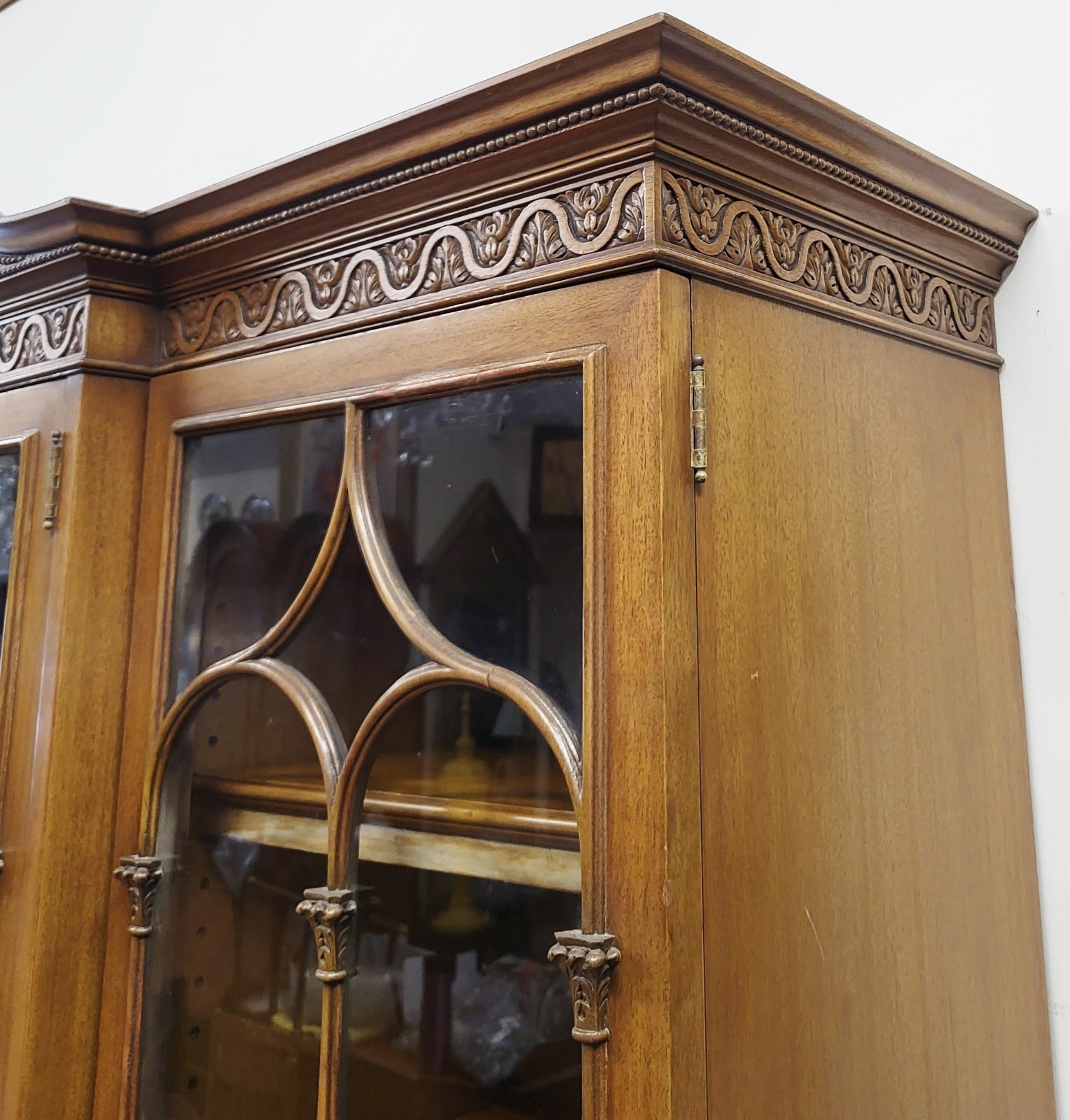 Antique AMERICAN English CHIPPENDALE Style Mahogany Arch Top BREAKFRONT Bookcase