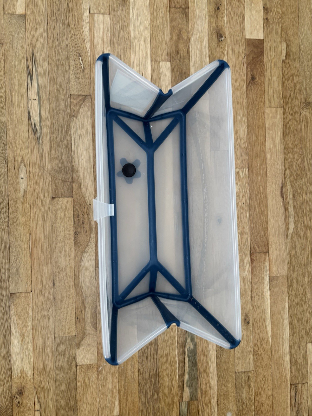 Stokke Flexi Bath Tub: A bathtub for newborns - navy blue, and foldable